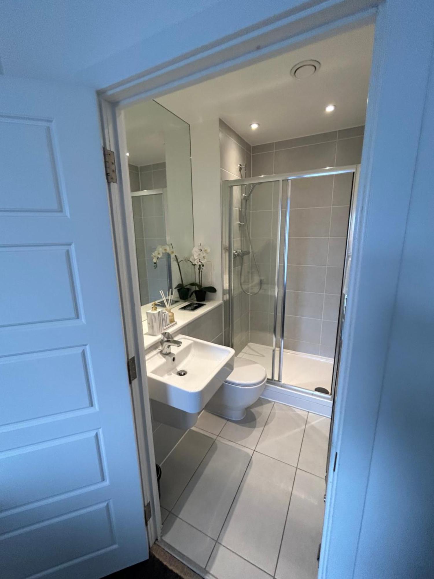Contemporary Urban Retreat, 2-Bedroom Haven By London City Airport Kültér fotó