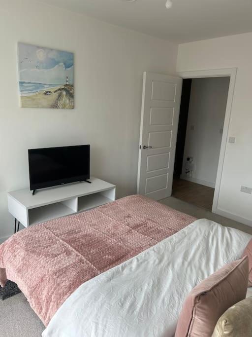 Contemporary Urban Retreat, 2-Bedroom Haven By London City Airport Kültér fotó